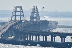 Rusia: Puente que conecta con la península de Crimea sufrió una explosión