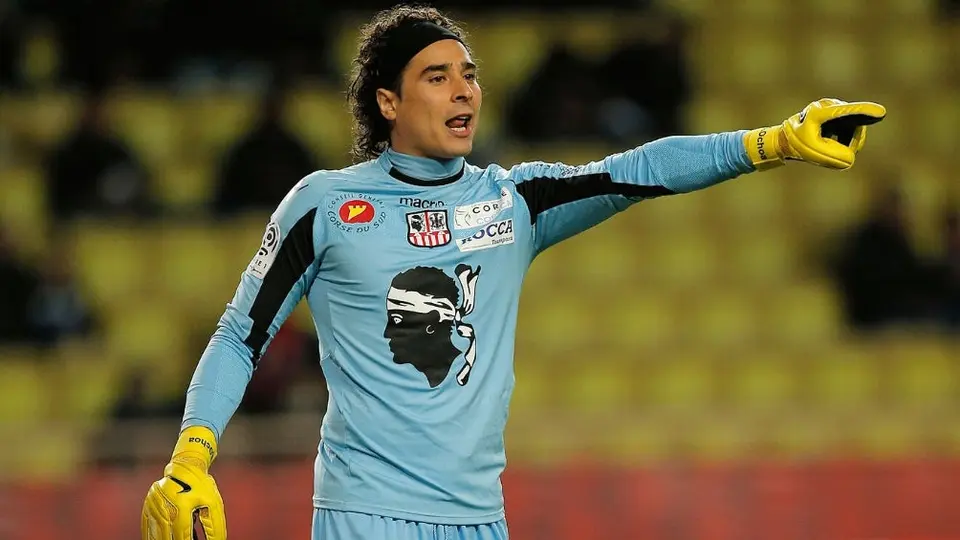 Memo Ochoa: Ligue 1 recordó grandes atajadas del mexicano en sección de 'leyendas'