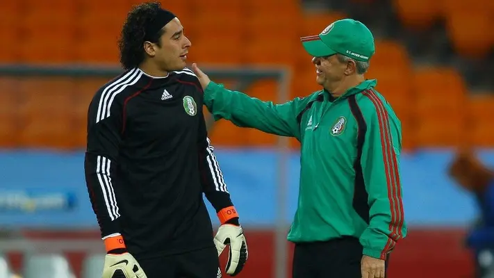 Javier Aguirre reconoce deuda con Memo Ochoa por dejarlo fuera del XI en el Mundial de 2010