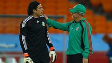 Javier Aguirre aclaró broma sobre dejar a Memo Ochoa en la banca del Tri