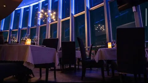 Restaurante Bellini: Ofreció disculpas; impartirán cursos de sensibilización y tolerancia para su personal
