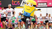 Maratón de Londres se llenó coloridos participantes; desde un árbol hasta los Minions
