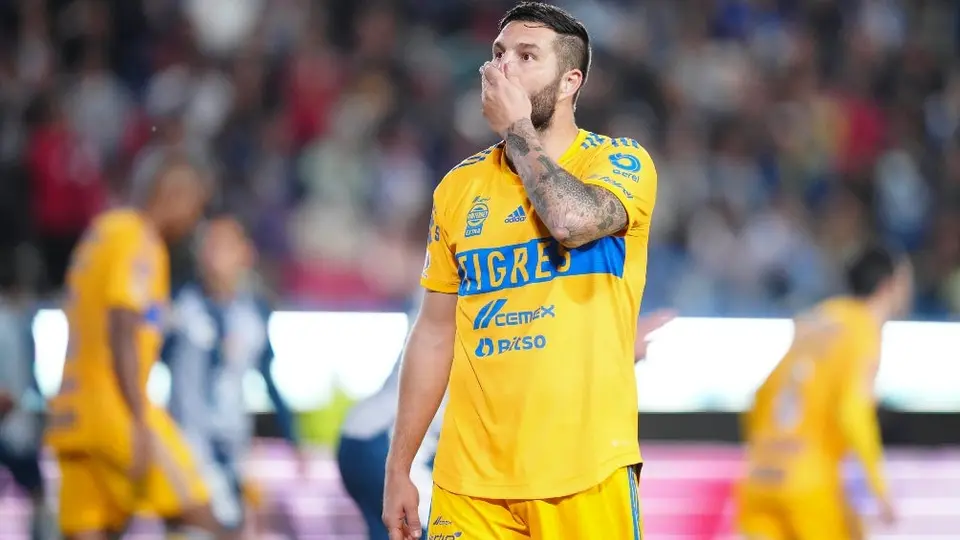 Gignac: Explotó contra aficionado que quería una foto 'a la fuerza'
