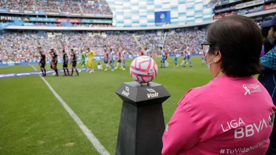 Mujer de protocolo de Liga MX, sincera con Chapito: 'No le voy a Chivas, pero que les vaya bien'