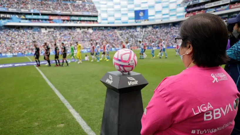 Mujer de protocolo de Liga MX, sincera con Chapito: 'No le voy a Chivas, pero que les vaya bien'
