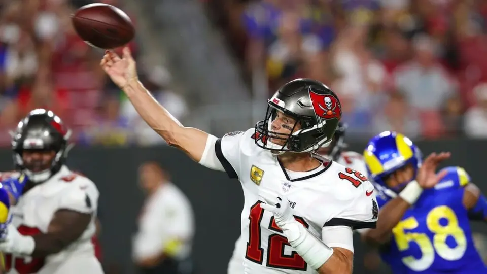 NFL: Tom Brady inauguró el club de las 100 mil yardas en victoria de Bucs sobre Rams
