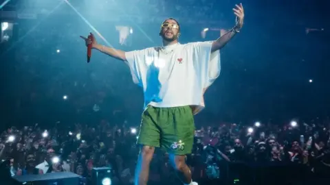 Bad Bunny lidera lista de finalistas a los Premios Billboard