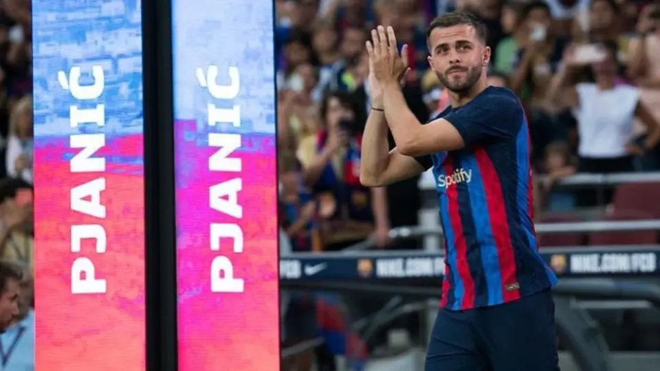 Barcelona: Xavi confirmó que Pjanic se mantendrá en el equipo