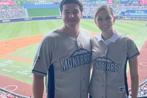 Samuel García y Mariana Rodríguez asistieron al juego de los Sultanes de Monterrey