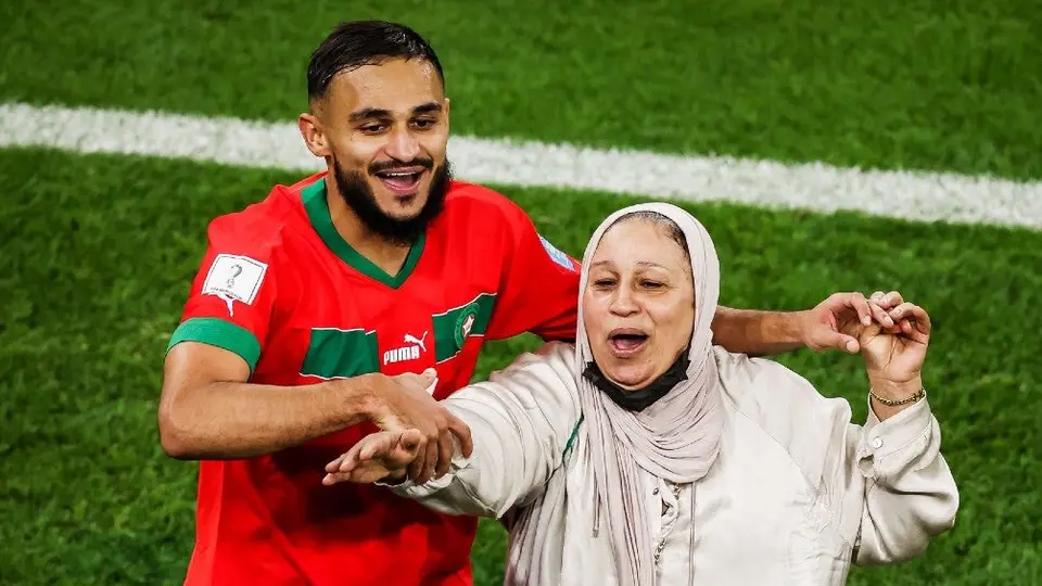 Marruecos: Sofiane Boufal celebró con su madre clasificación a Semifinales de Qatar 2022