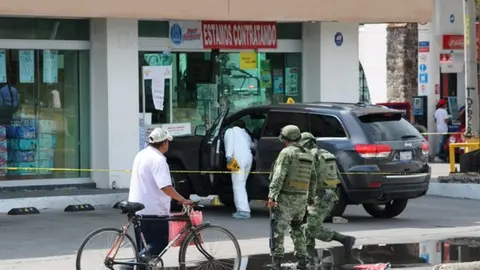 Hijo del alcalde de Celaya, Javier Mendoza Márquez, fue asesinado afuera de una farmacia