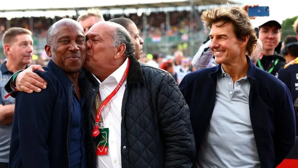 Tom Cruise felicitó al papá de Checo Pérez por su podio y el internet explotó con memes