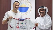 Video: Kostas Manolas sufrió susto en plena presentación con su nuevo equipo