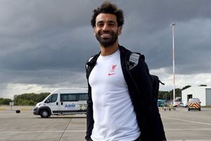 Mohamed Salah ‘interceptó’ a una pareja de recién casados para tomarse una foto