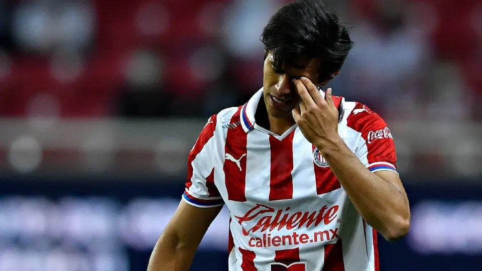 Chivas: José Juan Macías fue operado con éxito y tardará en recuperarse de 7 a 9 meses
