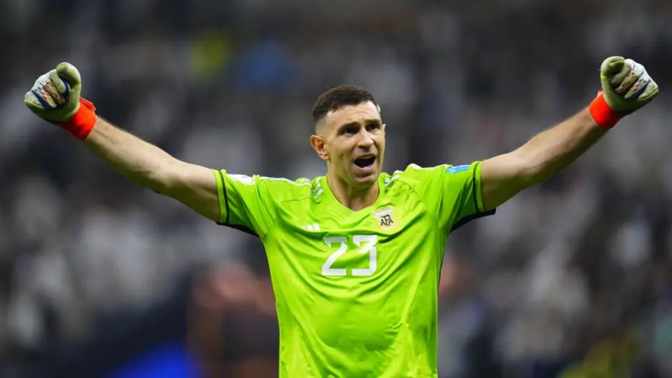 Argentina: Atajada de Dibu Martínez, al estilo 'Casillas en 2010', clave para el título