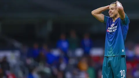 Ángel Romero, ex de Cruz Azul, arribó a Brasil para firmar su contrato con Corinthians