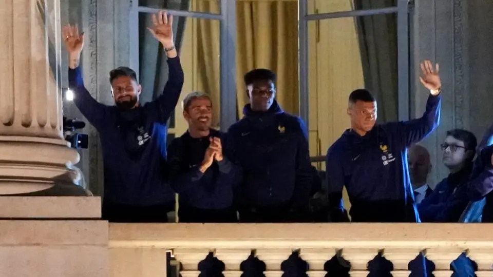 Qatar 2022: Francia apapachó a su selección en su regreso a París