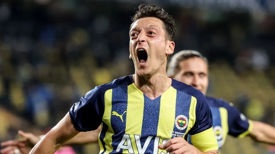 Mesut Ozil: Fenerbahce desvinculó al futbolista tras problemas con el club
