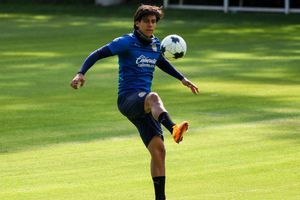 Chivas: José Juan Macías, captado yendo a desayunar con la playera del Rebaño