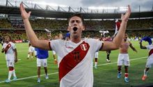 Negro Medina sobre Ormeño entonando el himno de Perú: 'Chivas, eres una mentira'