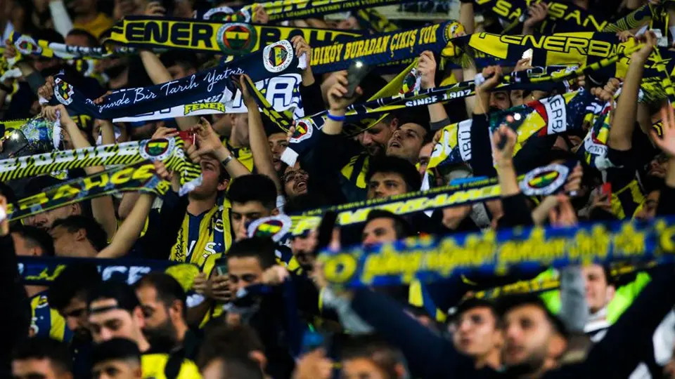 UEFA investigará a Fenerbahçe por cánticos a favor de Putin en juego ante Dinamo de Kiev