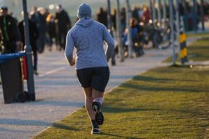 Hábitos saludables que puede implementar una persona con diabetes para evitar la demencia