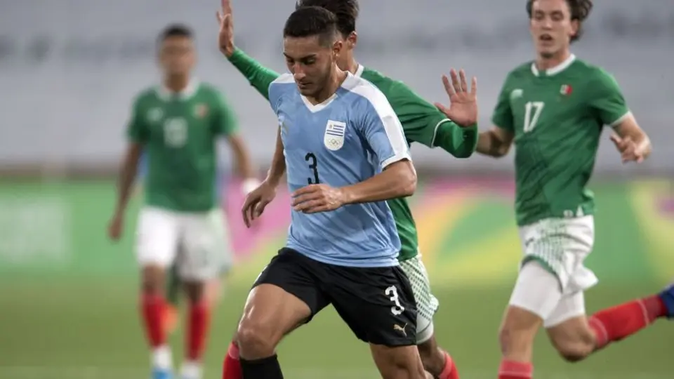 Uruguay: Presumió primer entrenamiento de Sebastián Cáceres con la Selección Mayor