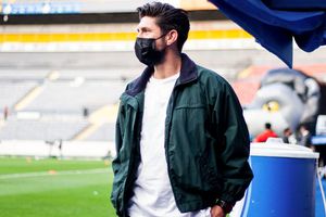 Oribe Peralta se encontró con Raúl González Blanco, goleador del Real Madrid