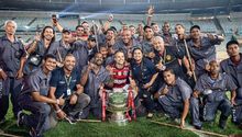 Flamengo: Jugador realizó emotivo festejo con personal de limpieza tras ganar la Copa de Brasil