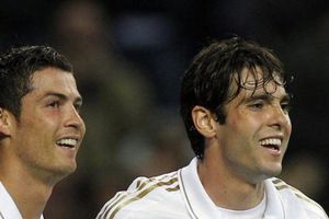 Manchester United: Cristiano Ronaldo se reunió con Kaká tras el triunfo contra el Arsenal