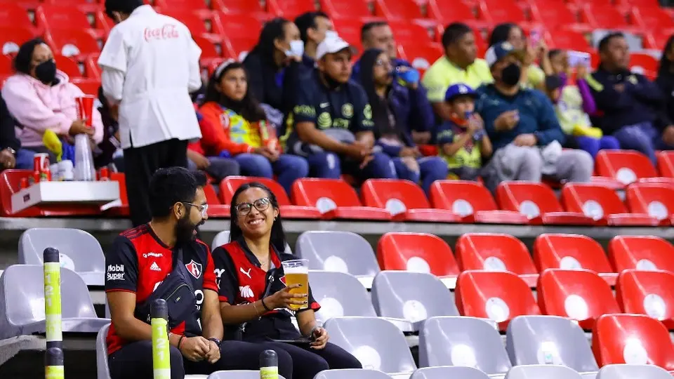 América vs Atlas: Buena entrada de ambas aficiones pese a la lluvia de la CDMX