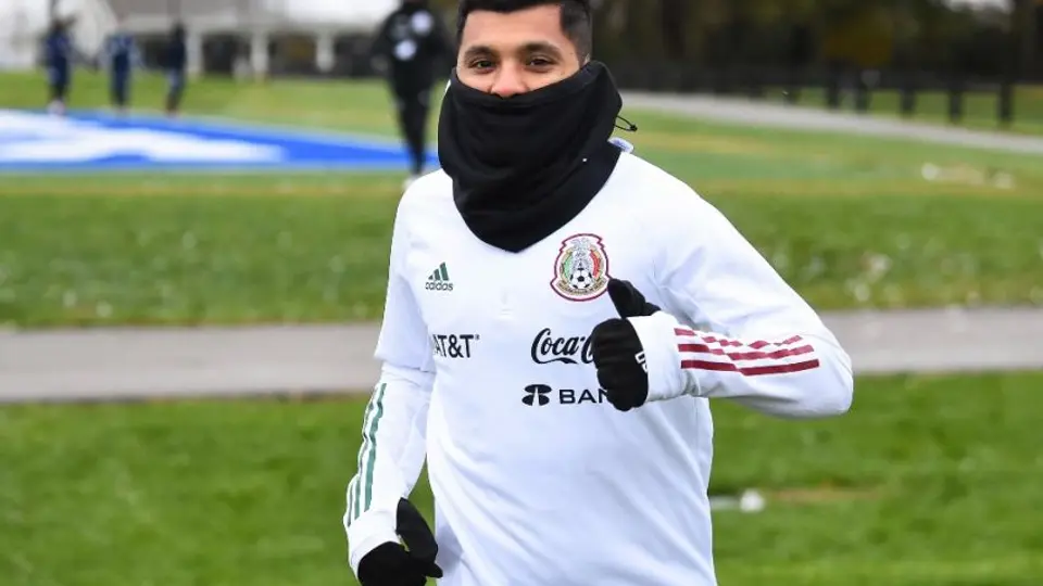 Tecatito Corona: No reportará con la Selección Mexicana; Se quedará en Sevilla
