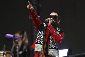 Jay de la Cueva en una presentación de Moderatto durante el concierto en el Estadio Azteca | IMAGO7