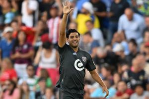 Carlos Vela: Presumió regalo de Andy Ruiz y le deseó éxito en su próxima pelea
