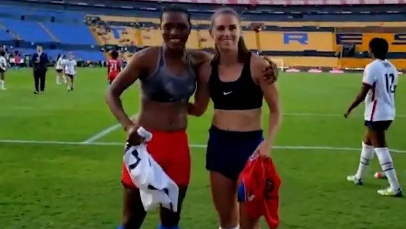 Concacaf W: Alex Morgan cambió camiseta con sorprendida jugadora de Haití