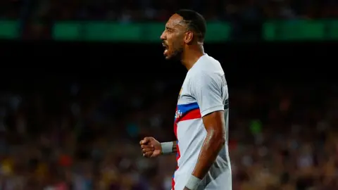 Barcelona: Aubameyang, baja por un mes por una lesión en la mandíbula