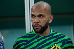 Dani Alves tras críticas de estar en el Mundial: 'Si estuviera jugando en el Barcelona esto no pasaría'