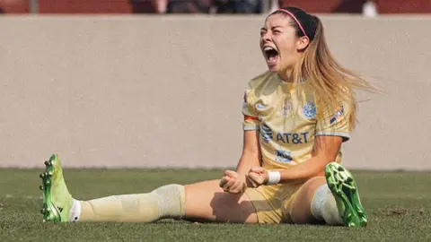 Argentina vs México: Katty Martínez rompió en llanto por ver a Messi en vivo
