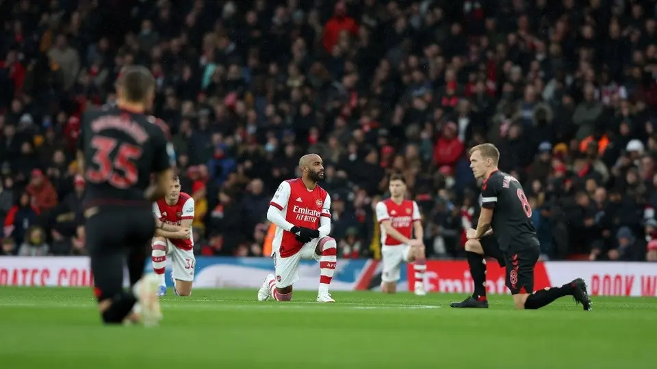 Premier League: Jugadores dejarán de arrodillarse en cada partido