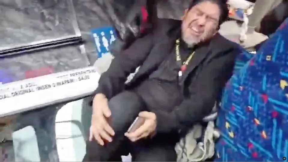 Momentos de tensión vivieron los pasajeros de una combi del transporte público / Especial