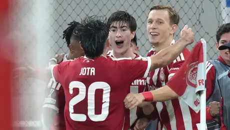 De ser borrado a terminar por ser ovacionado: Hormiga González, el héroe del Olympiacos en Europa League