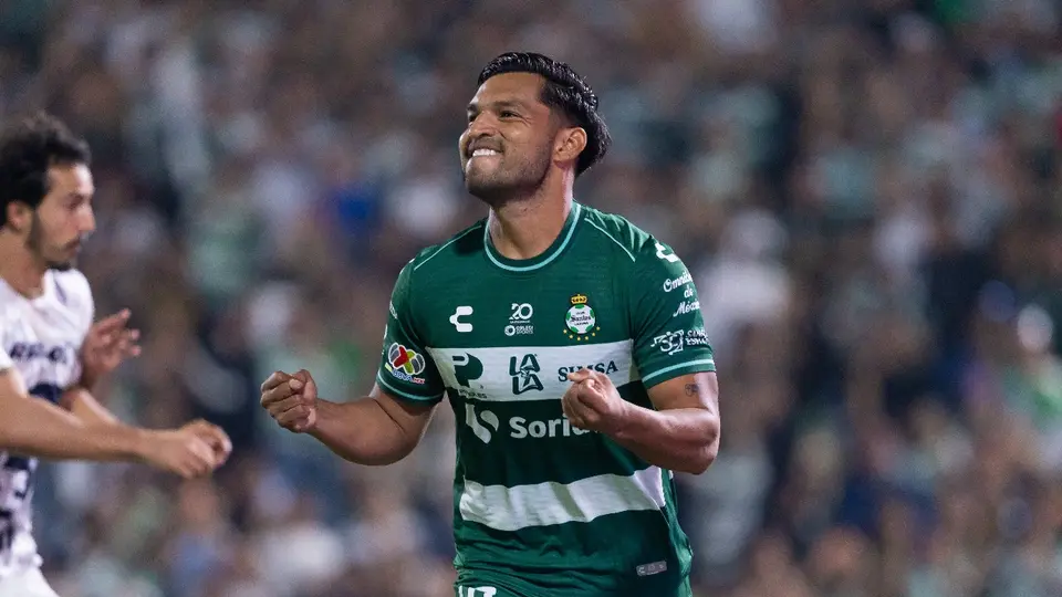 Eduardo Aguirre celebrando gol de penal ante Pumas | IMAGO7