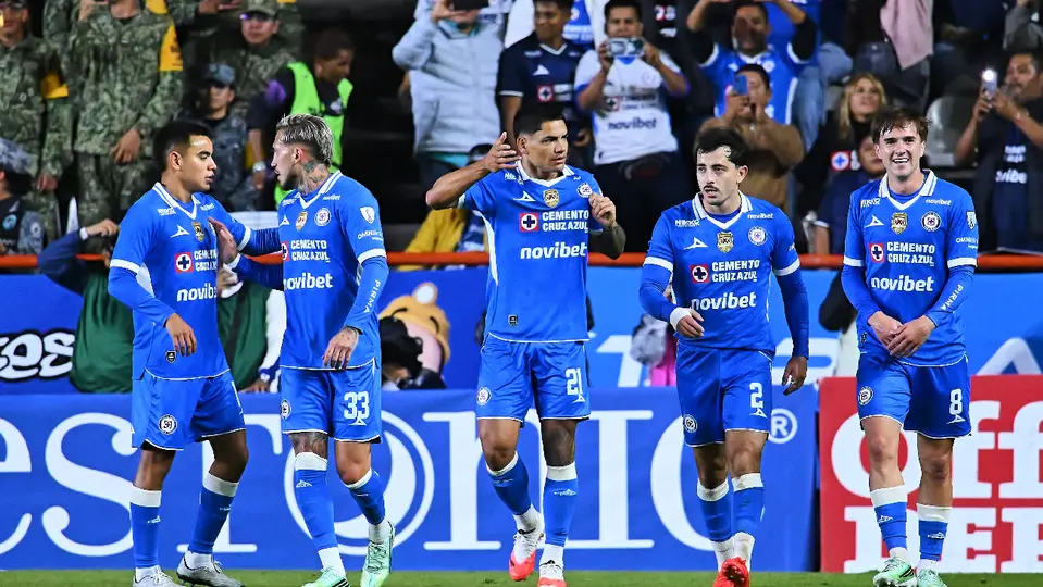 Gabriel Fernández, jugador de Cruz Azul, en festejo de gol ante Pachuca | MEXSPORT