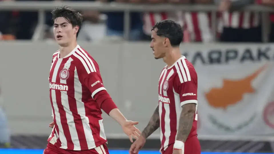 Armando 'Hormiga' González, en festejo de gol con Olympiacos, en Europa League | AP