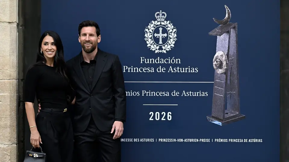 Lionel Messi y Antonela Roccuzzo en el Teatro Campoamor de Oviedo | x:@fpa