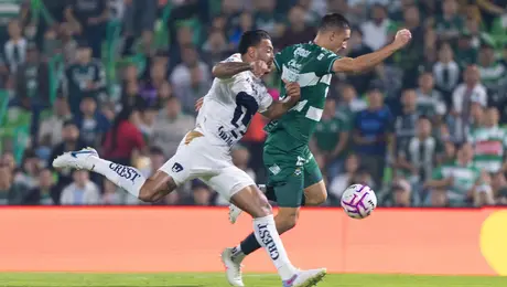 Pumas estalla contra el arbitraje por la roja a Nathan Silva: ¿Qué dijeron 'Chino' Huerta y el brasileño?