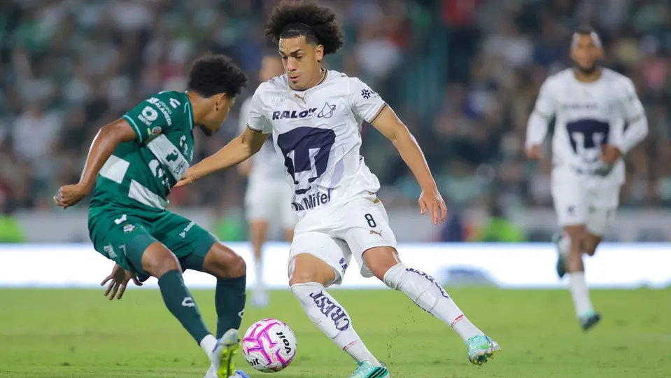 Adalberto Carrasquilla, jugador de Pumas, en el duelo ante Santos | IMAGO7