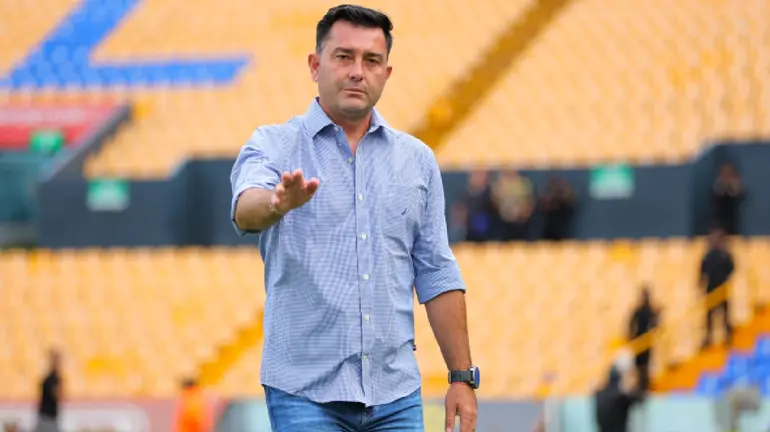 Pedro Martínez, entrenador de Tigres Femenil | IMAGO7