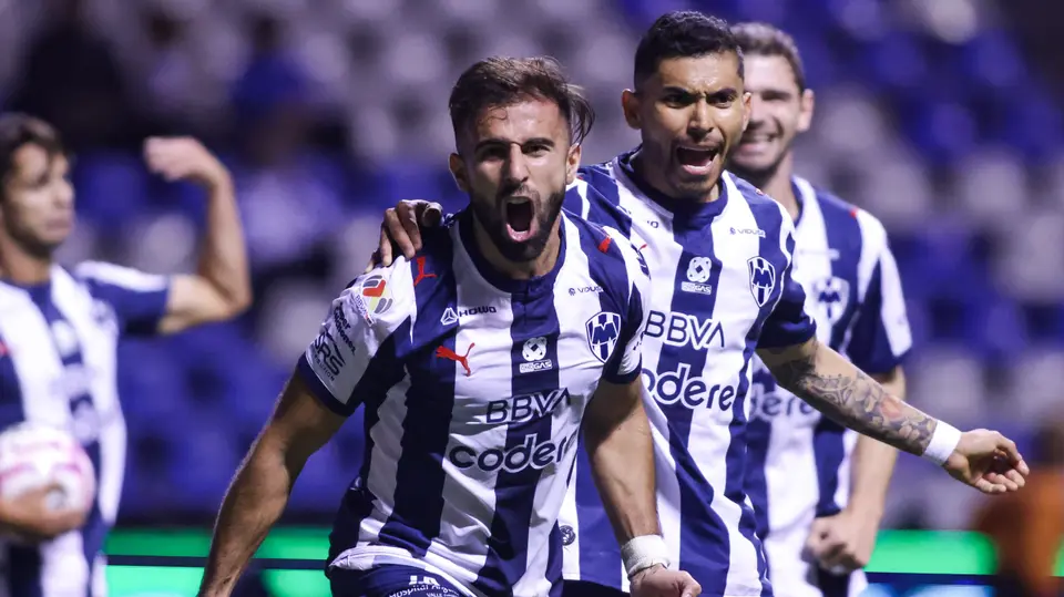 Diego Rossi celebra el primer gol el que se abrió la pizarra | Mexsport